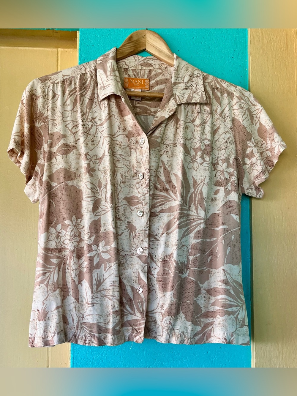 Nani Hawaii by Tori Richard Women’s Cream & Taupe Floral Aloha Shirt | Size M